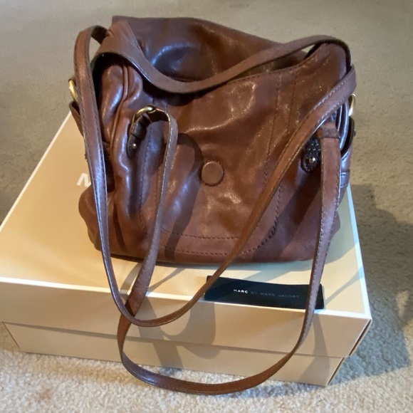 MARC BY MARC JACOBS BLACK LEATHER PETAL TO THE METAL POUCHETTE CROSSBODY BAG. - Picture 8 of 12